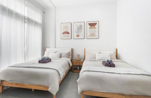 NEW! Central Ballard 3BR Townhome Fits 8 Free Parking AC Family Friendly - Foto 6