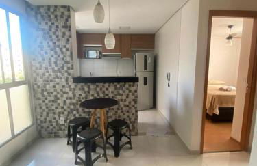 Lindo apto com portaria 24h, região central, longa e curta temporada - Foto 1