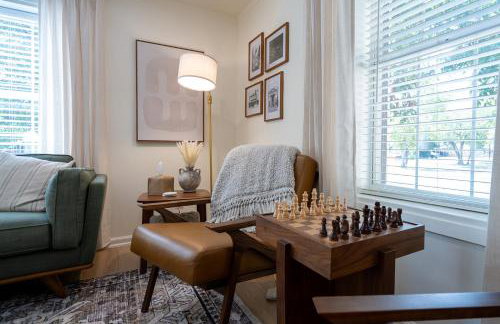 Less than 1mi to Square, SW, EV Plug, Boutique Comfort - Foto 6