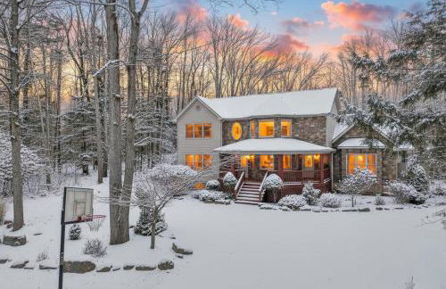 Lux Retreat with Indoor Swim Spa Game Lounge Theater Hot Tub Sauna - Foto 60