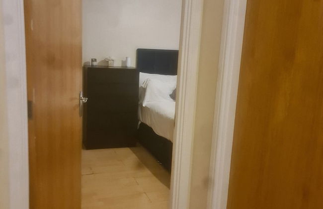 Remarkable 1-bed Apartment in Romford - Photo 6