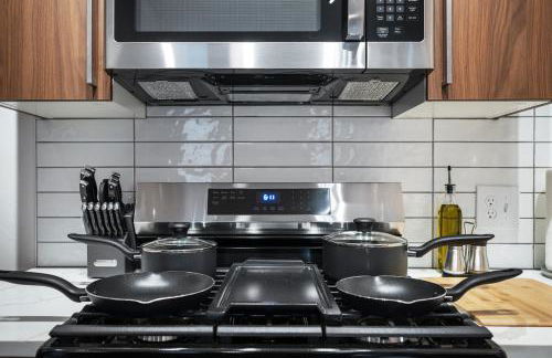 PFR Suites - Highland, 3BR 2BA Shadyside Condo, Penthouse Unit, 2 Decks, Off-Street Parking, 4th Floor Walkup - Foto 47