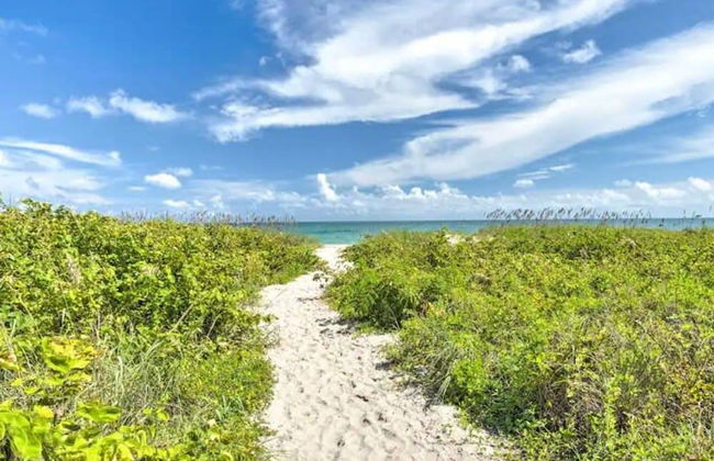 Sandy Shores 2BR Beach Getaway and Surf Spot - Photo 30