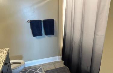 Spacious 2 Bedroom 2 Bathroom Apartment with Balcony in Uptown Charlotte! City Views & Free Parking! - Foto 21