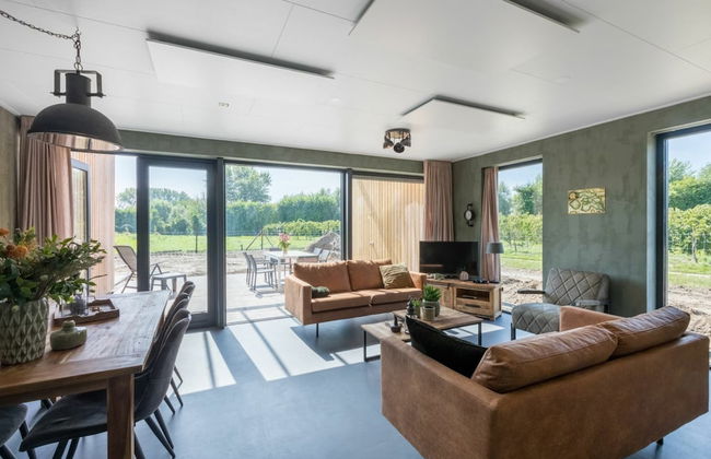 Holiday Home in Vrouwenpolder Near Beach - Photo 11