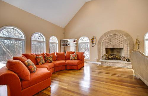 Hot Tub and Sauna Hoffman Estates Villa in Elgin! - Foto 4