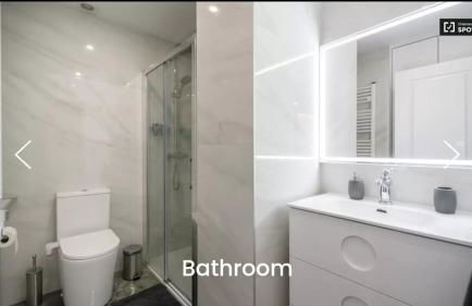 New! Designer apartment in center with fast Wi-fi - Photo 8