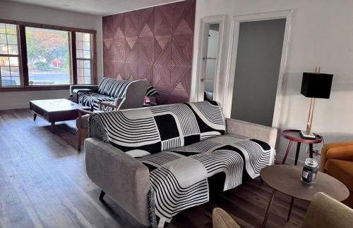 Stylish 1940s Home with Barn Guest House - Foto 19