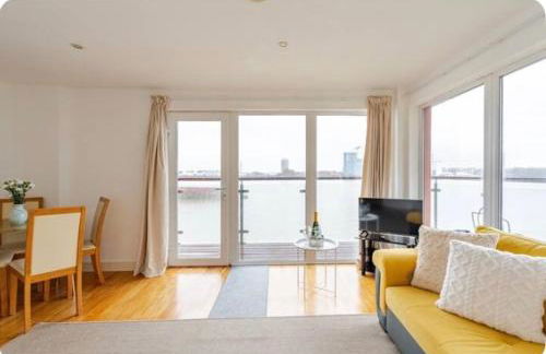 Amazing River view 2 bedroom apartment, sleeps 6, balcony and parking - Foto 55