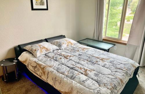 Artsy Home close to USAFA with Fireplace and Patio - Foto 26