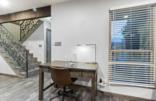 The Plaza - An Irvie Home w Summer Pool - Photo 10