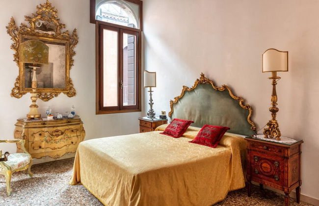 Luxury Venetian Rooms - Photo 20