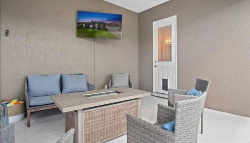 Luxury Heated Pool Home, Hot tub, King bed suite - Foto 2