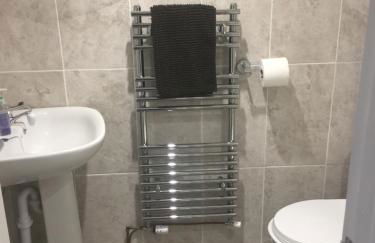 All March 70 pounds per night with 3 nights minimum stay - Foto 5