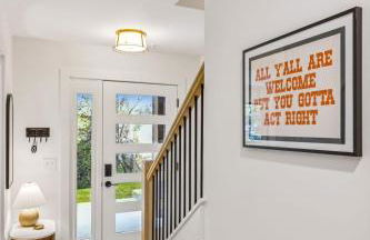 Modern Multi-Level Retreat with Rooftop Hot Tub - Foto 39