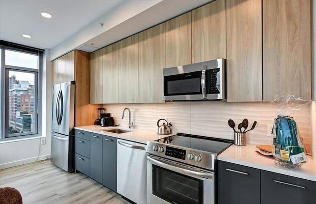 Global Luxury Suites at Town Center - Photo 43