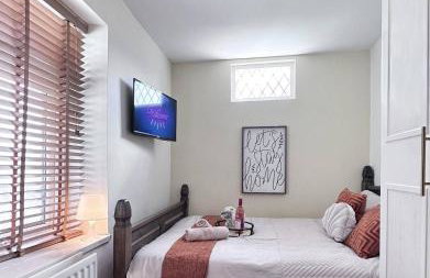 Chic Charming Classic 3bed w Ensuite - Pontypridd - Foto 14