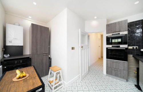 Newly Refurbished Two Bedroom Garden Flat - Sleeps 6 - Foto 12