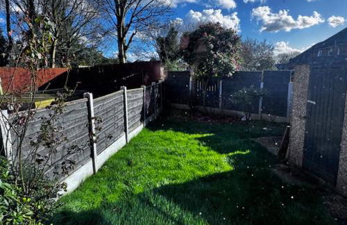 The Castleton Haven - 3 Bed Semi near M62 & M60 Motorways and Easy access to Manchester City Centre - Netflix and free high speed WIFI - Foto 2