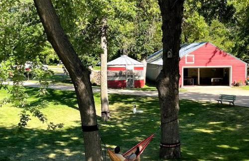 Cute Lakeside Cabins for Glamping Stays in Fergus Falls, Minnesota - Foto 3
