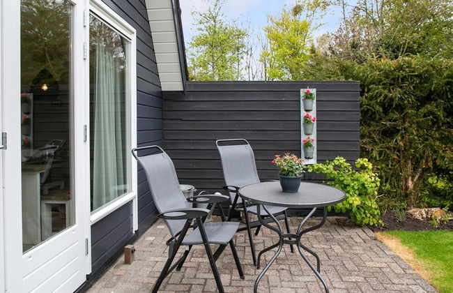 Peaceful Holiday Home in Tuitjenhorn - Photo 17