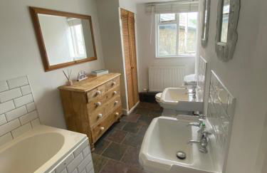 Fermaine, 50m from sea, garden, dogs, town centre - Photo 28