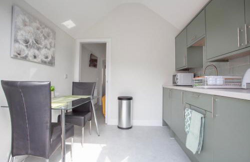 Stylish & Lovely Studio with Parking In New Forest! - Foto 7