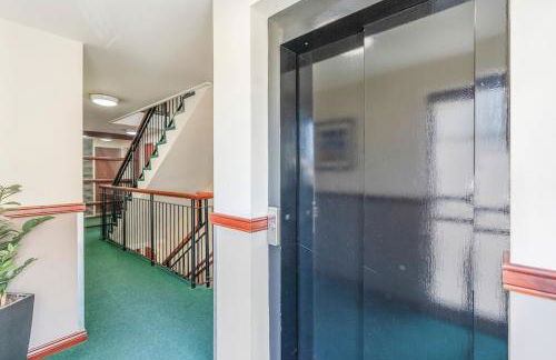 Modern 2 bedroom apartment in City Centre - Photo 2