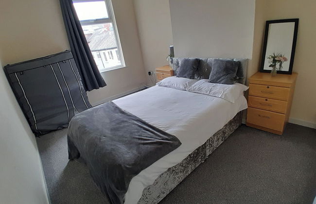 Blackpool - 2-beds - Sleeps 5 - Pet Friendly - Photo 1