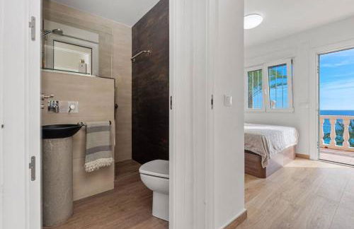 Frontline Villa - Photo 6