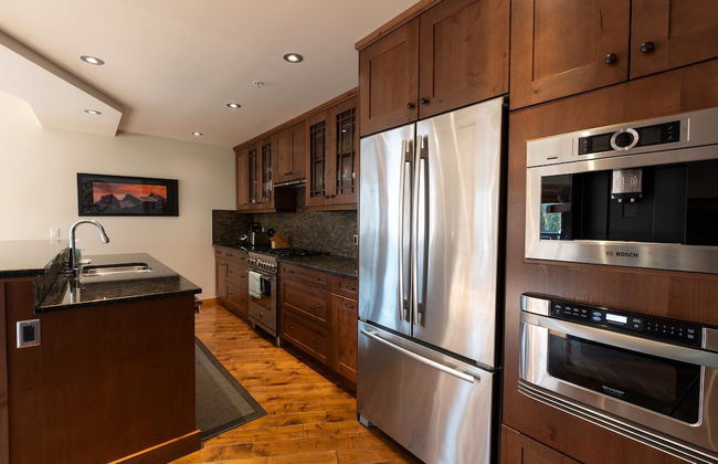 Rundle Cliffs Lodge by Canmore Premier - Photo 6