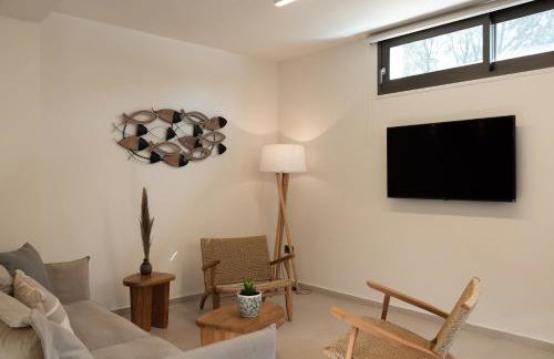 Amalthia Villa, Heated Pool & Walk to the Beach, By ThinkVilla - Photo 44