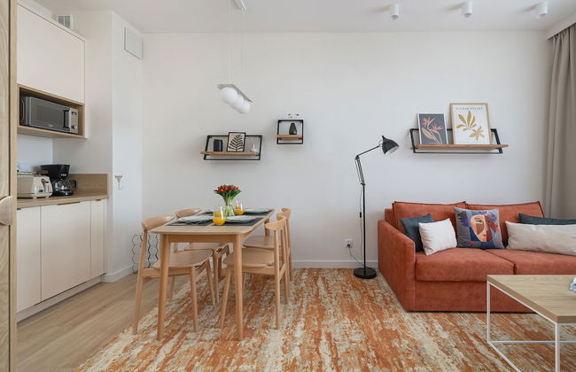 Bel Mare Apartment w/ Balcony by Renters - Foto 7