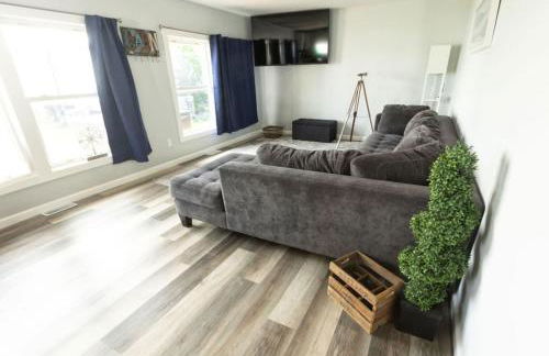 The Jackson Cottage on Grass Lake Waterfront 2 1 Nautical Cottage with Hot Tub Firepit & Year-Round Fun - Foto 16