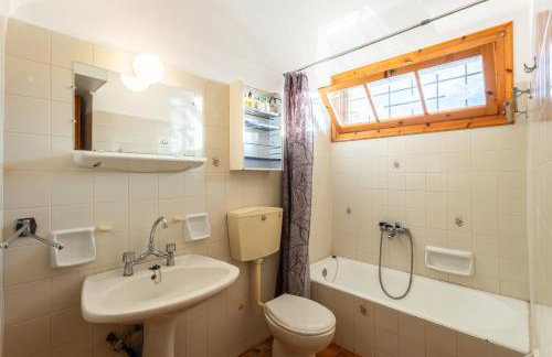 Spacious Cottage - Panoramic Sea & Mountain Views - Photo 12