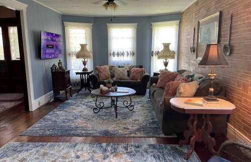 It's A Wonderful Life - Main St Penn Yan - Walk to Shops & Dining - Hot Tub - Pets OK - Seneca & Keuka Lake - Foto 6