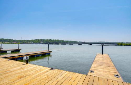 Walk to Marina Lake Greenwood Retreat with Hot Tub - Foto 3