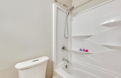 Family Home with Yard - 25 Mi to Downtown Atlanta! - Foto 26