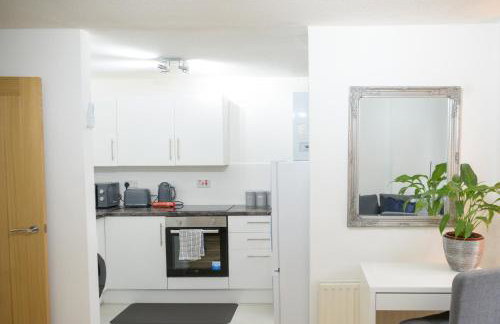 Silver Pines - 2BR - King Bed - 6 Guests - Wi-Fi - Free Parking - Foto 6