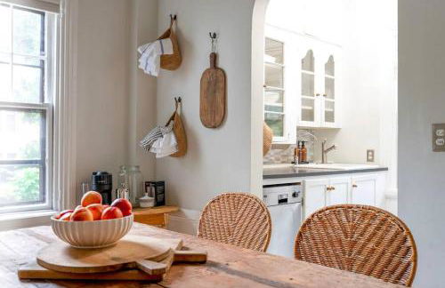 Stunning Apartment in Historic Federal Hill Mansion near Downtown & College Hill - Foto 8