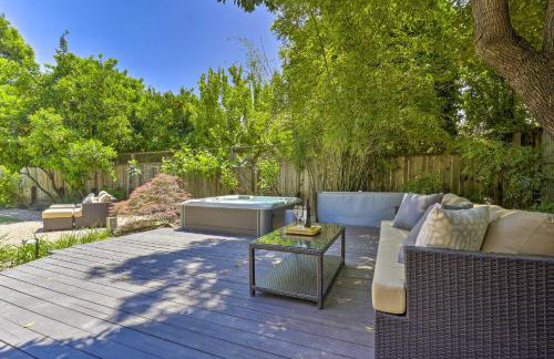 Luxe Wine Country Getaway with Vineyard Views - Foto 33