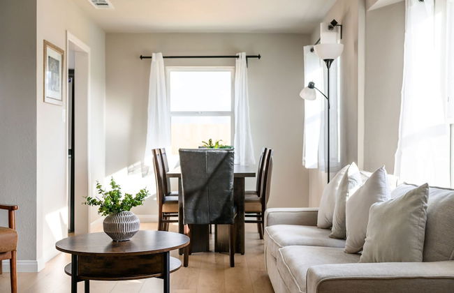 Luxury Modern Retreat w Spacious Yard Premium Comfort - Foto 11