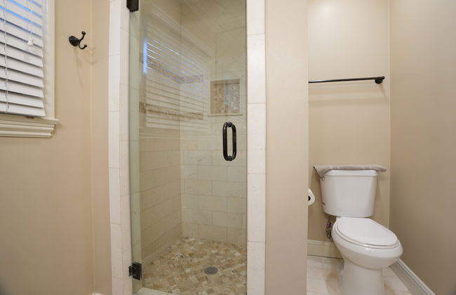 Incredible Estate 5 Bedrooms 3 Bathroom W/resort Style Rock Pool & Jacuzzi - Photo 26