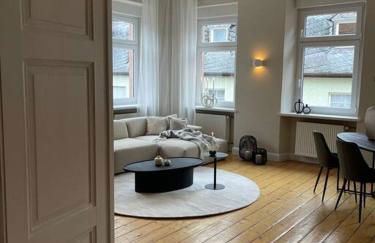 BG Living & Hosting - Exklusive Jugendstilwohnung an der Mosel in Ürzig - 2 Schlafzimmer, bis 4 Personen, Fahrradkeller, Waschmaschine & Trockner - Foto 4