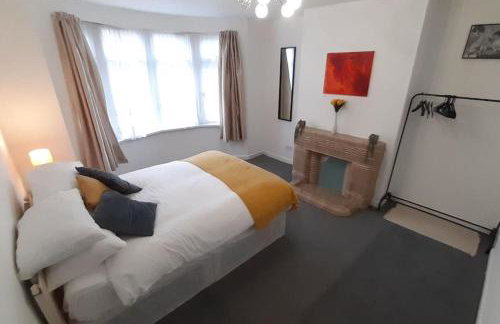 Free Parking Spacious Home - Photo 23