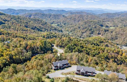 Wolf's Den~Views~Hot Tub~Home Theater~Hatley Ski! - Foto 67