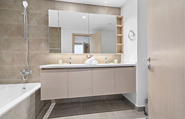 WelHome - Stylish Condo With Cityscape View in Creek Harbour - Photo 22