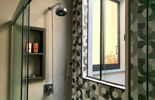 Casa linda, ótima localização, 2 vagas de garagem - Foto 24