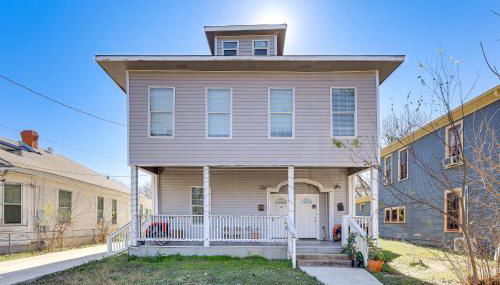 Walk to Parks and Dining Pet-Friendly Home with Yard! - Foto 3