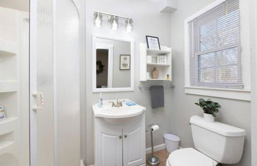 Large 4 Bedroom Home Close to Airport and IX Center - Photo 31